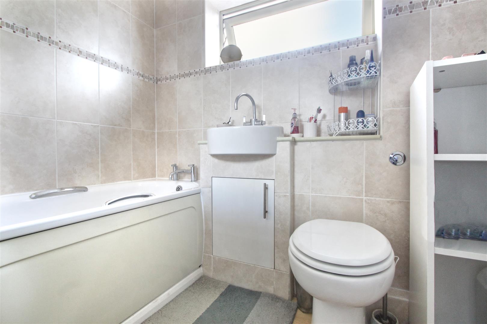 Trapstyle Road, Ware Keith Ian